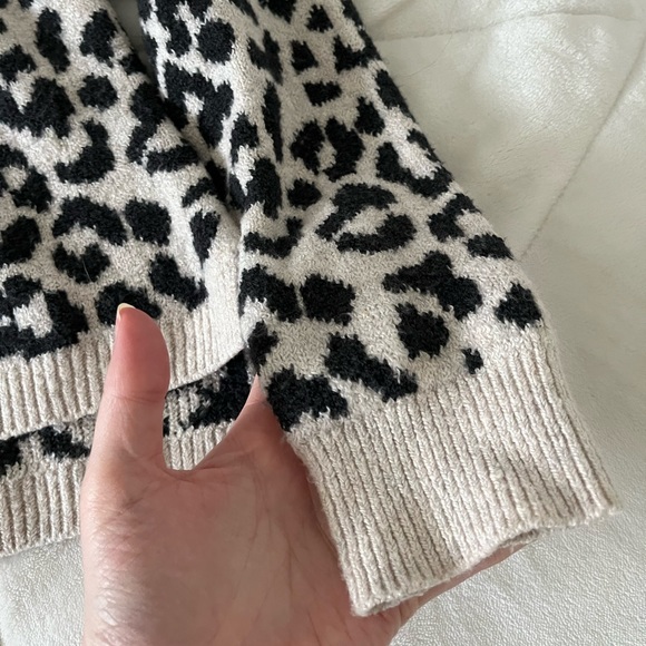 Leopard Print Sweater - Picture 4 of 5